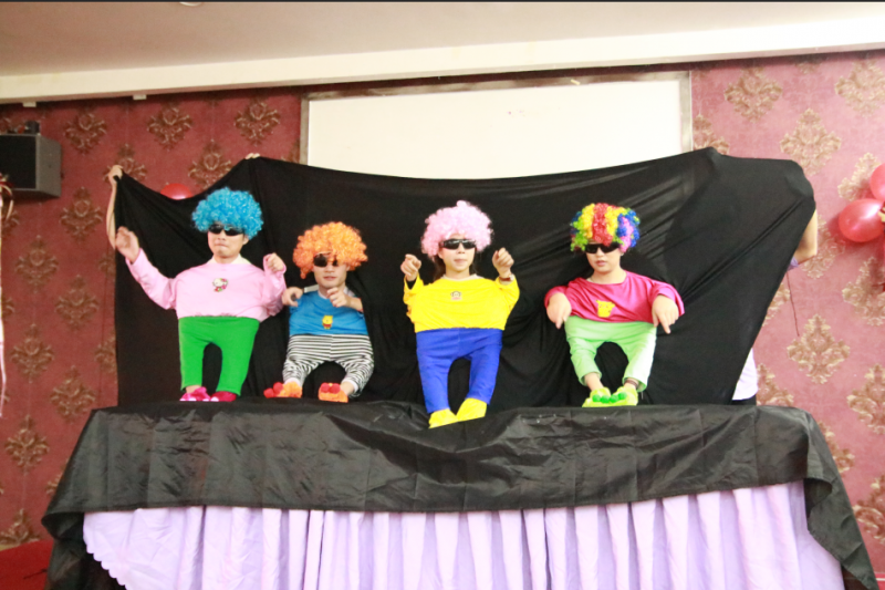 舞蹈《快樂(lè )小人舞》